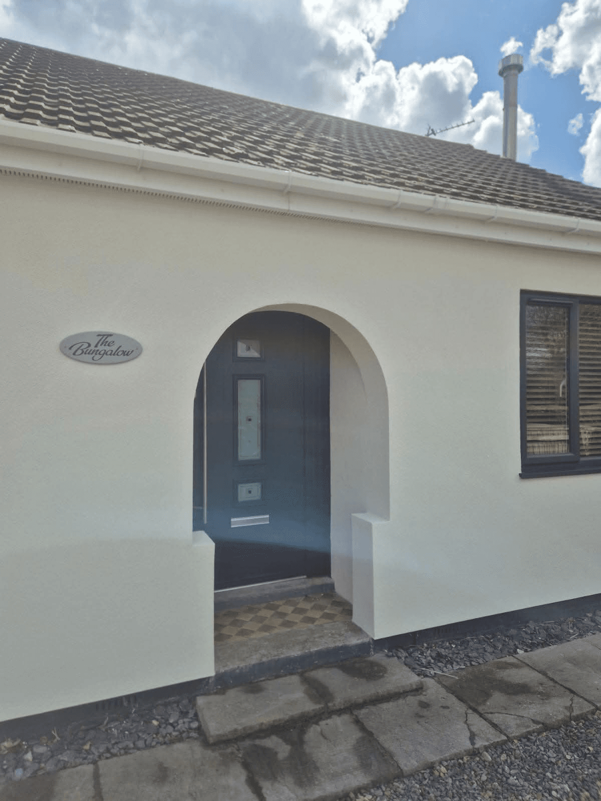 Bungalow entrance with smooth render