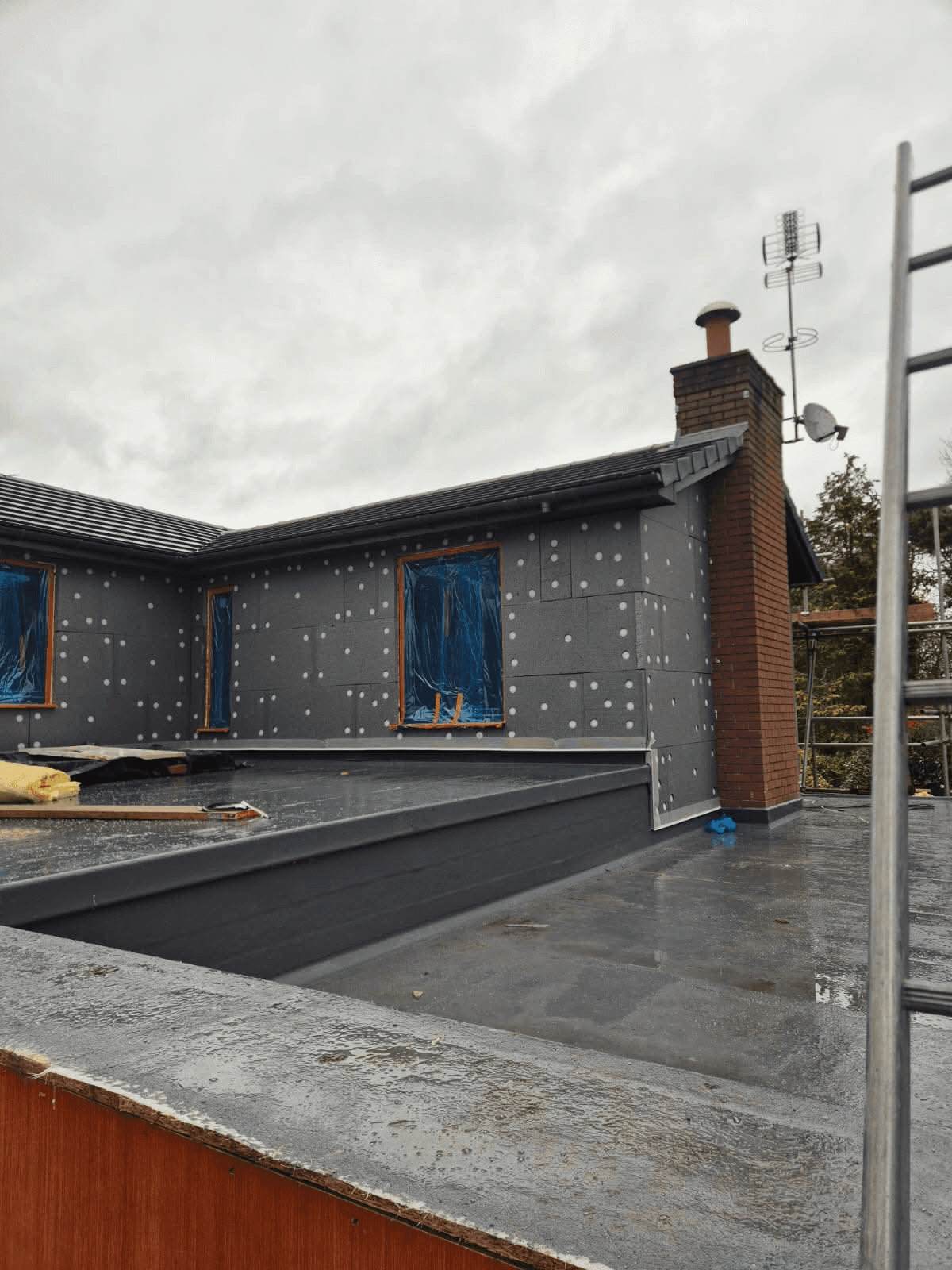 Bungalow EWI installation from roof level